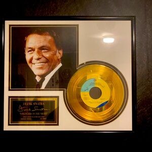 Vintage Frank-Sinatra. 24kt-gold-record signature series edition display